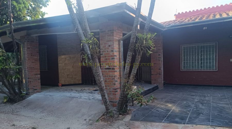 foto_Casa en venta en Luque Mora Kue sobre terreno de 1.400 m² amplia propiedad ideal para vivienda