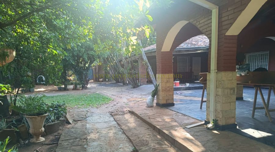 foto_Casa en venta en Luque Mora Kue sobre terreno de 1.400 m² amplia propiedad ideal para vivienda